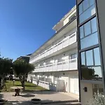Seafront Functional Lejlighed