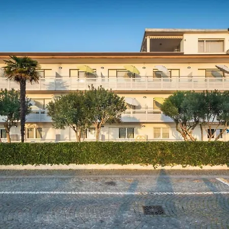 Seafront Functional דירה ליגננו סביאדורו