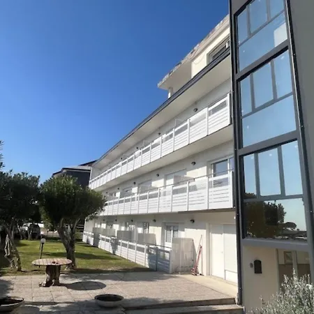 Seafront Functional דירה